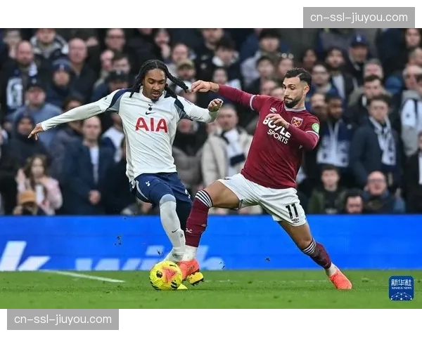 西汉姆联2比1逆转热刺，保级关键战中展现出顽强斗志